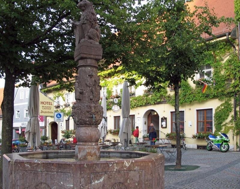 Altstadt-Hotel Zieglerbraeu ダッハウ エクステリア 写真